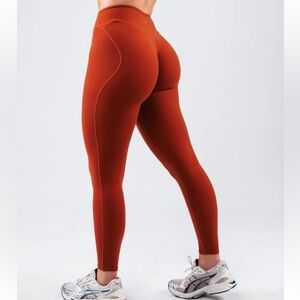 Alphalete Tenacity Hidden Scrunch Legging in Sting